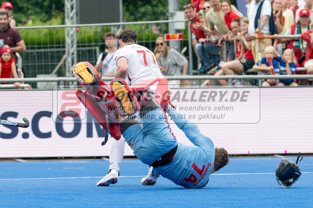 Final4_20250601-1556-Z09_4950 | Krefeld, Deutschland, 01.06.2025:  Feldhockey Final4 2025 – „Deutsche Feldhockey-Meisterschaften 2025“ Crefelder HTC - Rot-Weiss Köln (Finale Herren) im Gerd-Wellen-Hockeyanlage am 01.06.2025 in Krefeld, Deutschland. (Foto von Kramhöller/Fehrmann/Kaste)Krefeld, Germany, 01.06.2025: Feldhockey Final4 2025 – „Deutsche Feldhockey-Meisterschaften 2025“ Harvestehuder HTC - Düsseldorfer HC (Finale Damen) in Gerd-Wellen-Hockeyanlage at 01.06.2025 in Krefeld, Deutschland. (Foto from Kramhöller/Fehrmann/Kaste)
