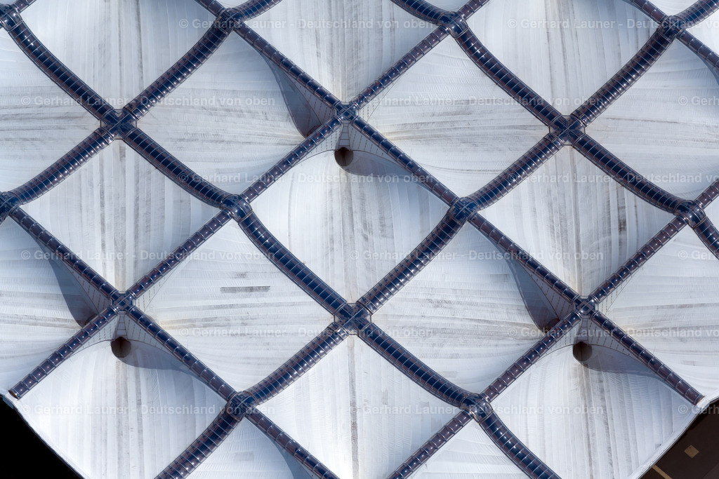 4030720 | HANNOVER 02.06.2020 Ausstellungsgelände und Messehallen mit Dach- Membrankonstruktion der an der Straße 5. Allee im Ortsteil Mittelfeld in Hannover im Bundesland Niedersachsen, Deutschland. Weiterführende Informationen bei: Deutsche Messe. // Exhibition grounds and exhibition halls with roof membrane construction on the street 5. Allee in the district Mittelfeld in Hanover in the state Lower Saxony, Germany. Further information at: Deutsche Messe. Foto: Gerhard Launer