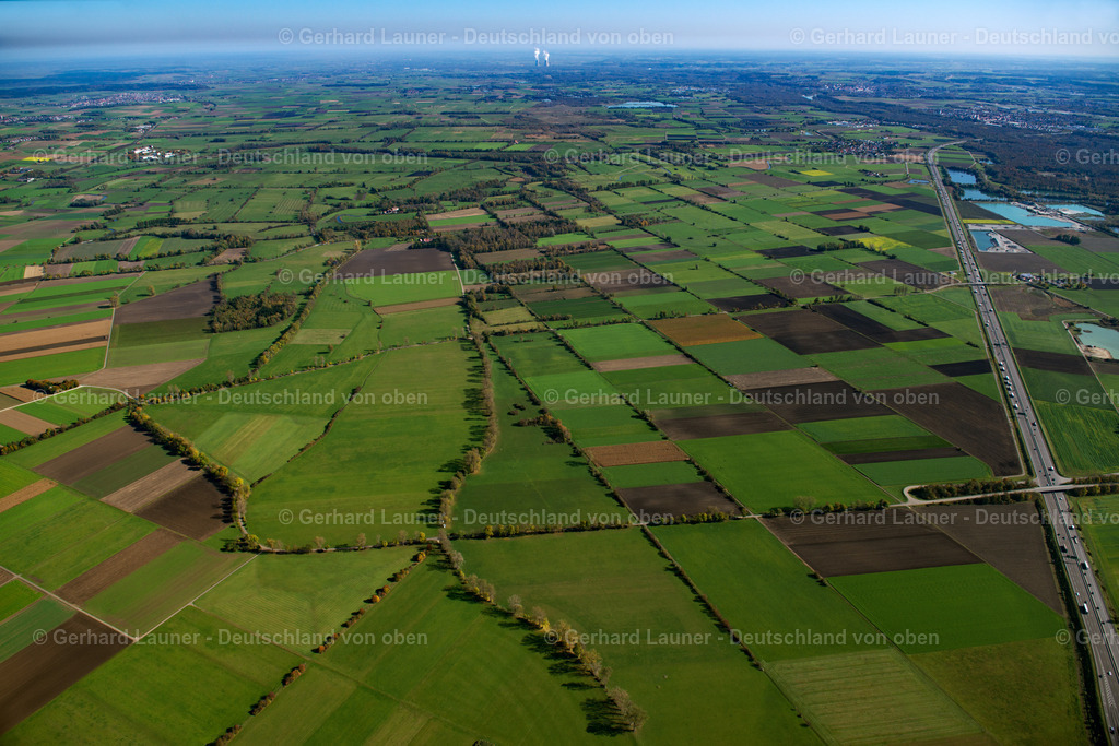 3704642 | LANGENAU 16.10.2017 Strukturen auf landwirtschaftlichen Feldern  in Langenau im Bundesland Baden-Württemberg, Deutschland // Structures on agricultural fields  in Langenau in the state Baden-Wuerttemberg, Germany Foto: Gerhard Launer