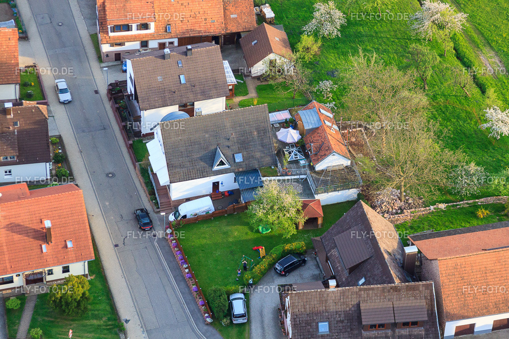 Brunnenstraße Metzgerei Bernd Glasstetter http://www.metzgerei-glasstetter.de/wb/ | Luftbild: Brunnenstraße Metzgerei Bernd Glasstetter http://www.metzgerei-glasstetter.de/wb/ im Ortsteil Völkersbach in Malsch im Bundesland Baden-Württemberg in Deutschland. Foto: IMG_26917.jpg vom 28.04.2010 durch Werner Riehm/FLY-FOTO.de - Realisiert mit Pictrs.com