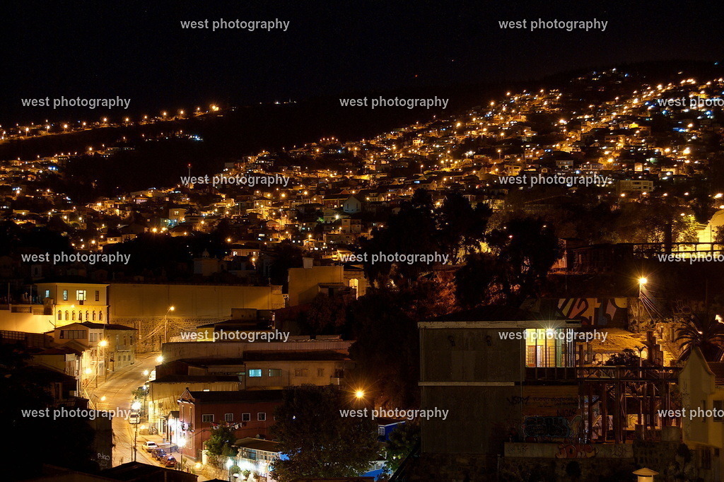 Valparaiso by Night 1 - CHI 2011 | west photography - Realisiert mit Pictrs.com