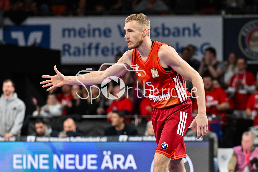 FC Bayern München - Skyliners Frankfurt | MUNICH, GERMANY - 17. FEBRUARY: im Bild Niels GIFFEY (FC Bayern Basketball 5) / Einzelfoto / Freisteller während dem Spiel zwischen dem FC Bayern München und den Skyliners Frankfurt am 21. Spieltag der easyCredit BBL im BMW Park