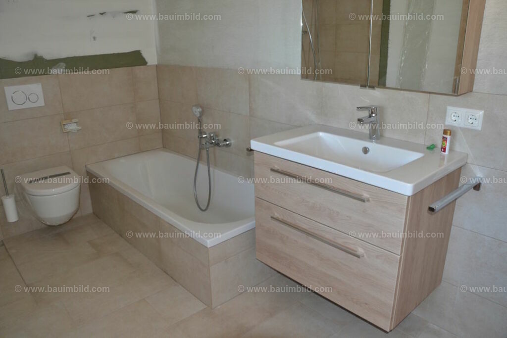 bib-lg15-sanitaer-0122 | Nach LV-Leistungsgruppen sortierte Detailfotos über den Bau eines Hauses. Alle Hausbau-Bilder direkt vom Urheber und Autor der Website Haus-Selber-Bauen.com