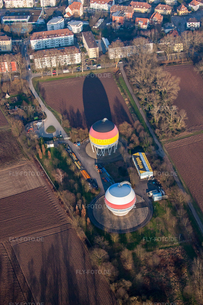 Luftbild: Französisch Deutsch bemalte Gasspeicher in Rastatt im Bundesland Baden-Württemberg in Deutschland. Foto: IMG_61993.jpg vom 31.01.2014 durch Werner Riehm/FLY-FOTO.de