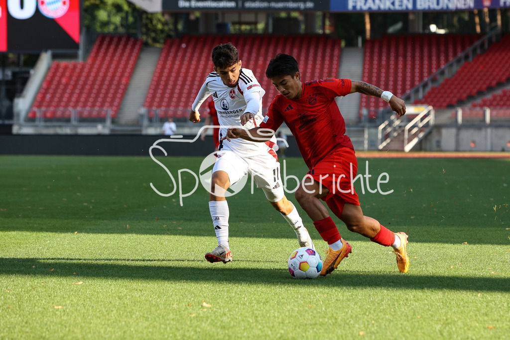 1. FC Nürnberg II - FC Bayern Amateure | Im Duell Batuhan GOEGCE (FCN #11) und Angelo BRUECKNER (FCB #3) / Zweikampf