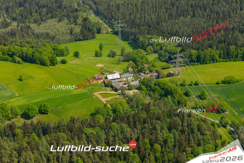 Die Luftaufnahme Haeusles - Mitwitz wurde 2022 vom Flugzeug aus (keine Drohne) erstellt. Hohe Auflösung -für große Poster und Wandbilder geeignet - Garantiert!