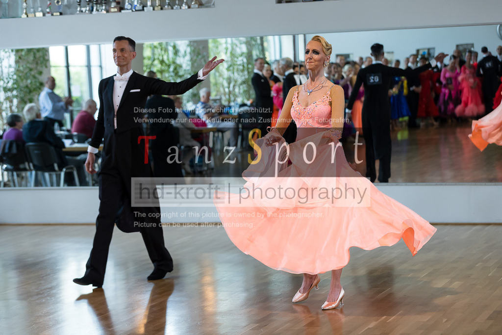 20240525_RL-Masters3-Std_5416 | Tanzsportbilder, Standardtanz, Lateintanz, WDSF, DTV, LTVB, dancecomp, goc, hessen tanzt, blaues band der spree, walzer, tango, wiener walzer, slowfox, quickstepp, samba, rumba, cha-cha-cha, paso doble. jive, hd-kroft photography, turniertanzsport