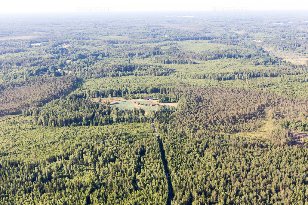 Luftbild: Ortsansicht in Lönashult im Bundesland Kronobergs län in Schweden. Foto: IMG_108130.jpg vom 28.06.2018 durch Werner Riehm/FLY-FOTO.de