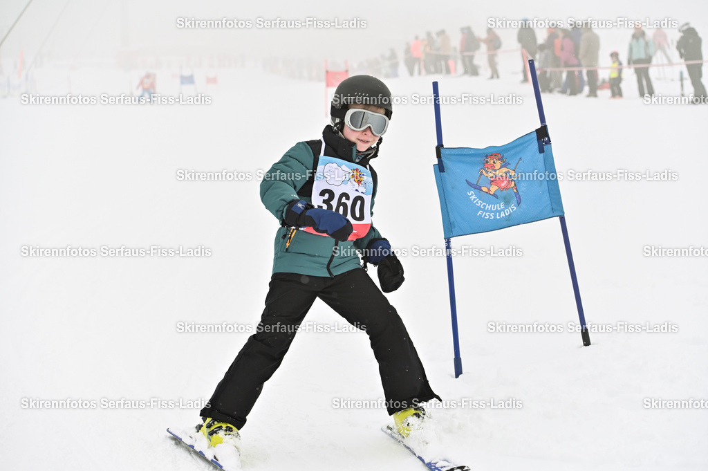 SRF_20.02.2026_0074 | Skirennfotos,Serfaus,Fiss,Ladis,Kinderskirennen,Winter,Tirol,Oberland,skirace,SFL,feelfree,weil wir's genießen,ski,Ski,skifahren,Sonnenplateau, - Realisiert mit Pictrs.com