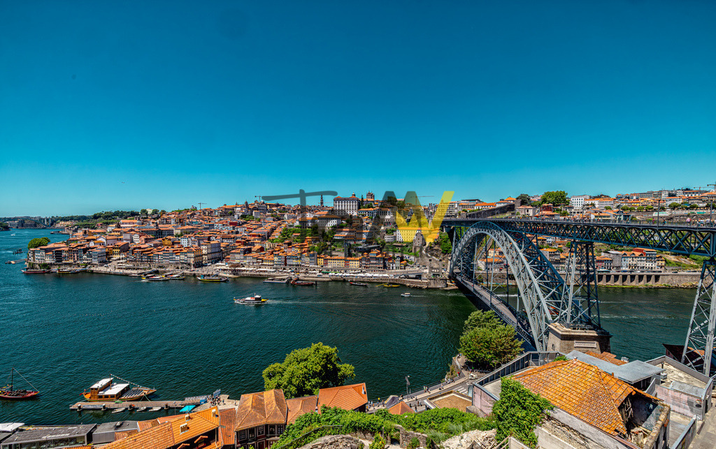 Stadtansicht Porto | Hochauflösende und hochwertige Bilder und Fotos.Kommerzielle oder private Nutzung ✔ Bilder downloaden✔ Acryl ✔ Leinwand ✔ Poster ✔
 - Realisiert mit Pictrs.com