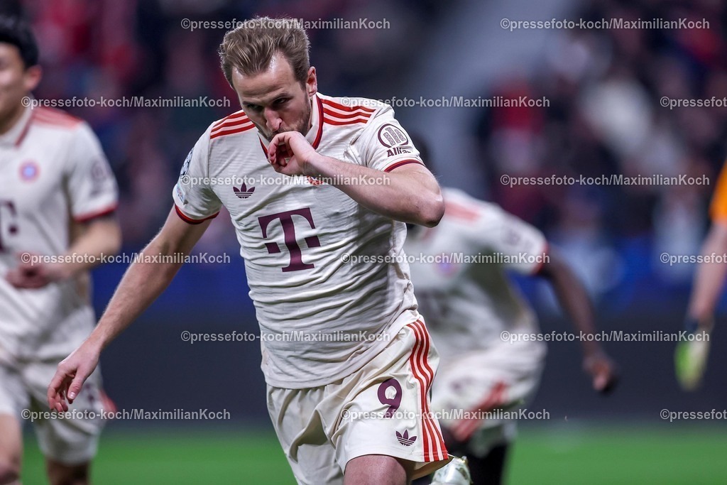 UCL11032502400 | 11.03.2025, Fußball, UEFA Champions League, Bayer 04 Leverkusen - FC Bayern München, Achtelfinale Rückspiel, BayArena, Saison 2024 2025: Torjubel nach dem 1:0 durch Torschütze Harry Kane (FC Bayern #9)DFB regulations prohibit any use of photographs as image sequences and or quasi-video.