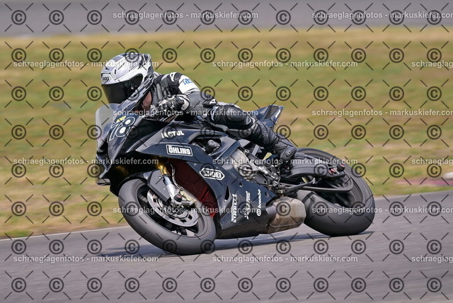 26bt05-1418 | markuskiefer.com - Realisiert mit Pictrs.com