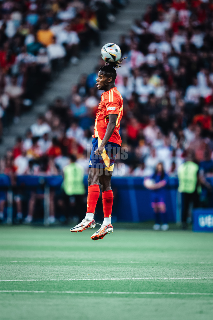 Fußball | Herren | UEFA-Fußball-Europameisterschaft 2024 | Finale | Spanien vs. England | 14.07.2024 | Nico Williams (#17, Spanien) beim Kopfball
