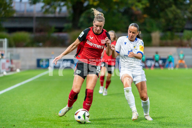 20241007NSZ_9839 | Karólina Vilhjámsdóttir (Bayer Leverkusen,No.18) und Nelly Juckel (Carl Zeiss Jena,No.31)DEU, Leverkusen, 07.10.2024 Fußball, Frauen, Google Pixel Frauen-Bundesliga, Saison 2024/2025, 5. Spieltag, Bayer 04 Leverkusen - FC Carl Zeiss JenaDIE DFB-RICHTLINIEN UNTERSAGEN JEGLICHE NUTZUNG VON FOTOS ALS SEQUENZBILDER UND/ODER VIDEOÄHNLICHE FOTOSTRECKEN - Realisiert mit Pictrs.com