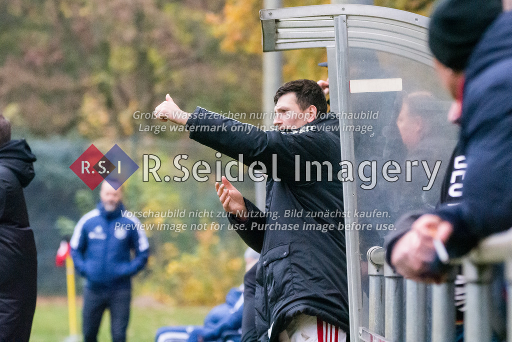 Fußball, Saison 2022/23, Oberliga Hamburg, WTSV Concordia Hamburg - Niendorfer TSV, Sportpark Hinschenfelde (Hamburg), 13.11.2022, 19. Spieltag | Vincent Janelt (#9, Concordia) feuert die Mitspieler an.