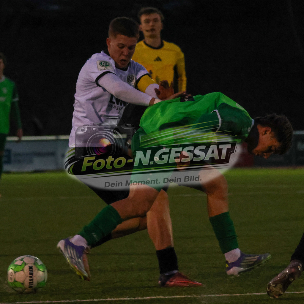 SV Rödinghausen - SC Preußen Münster | Auf dem Bild zu sehen: grün SV Rödinghausen: David Krause ; weiß SC Preußen Münster: Luca Toni SchroerSV Rödinghausen, SC Preußen Münster, Saison 25/26, A-Jugend Westfalenpokal, Achtelfinale, U19, Deutschland - Realisiert mit Pictrs.com