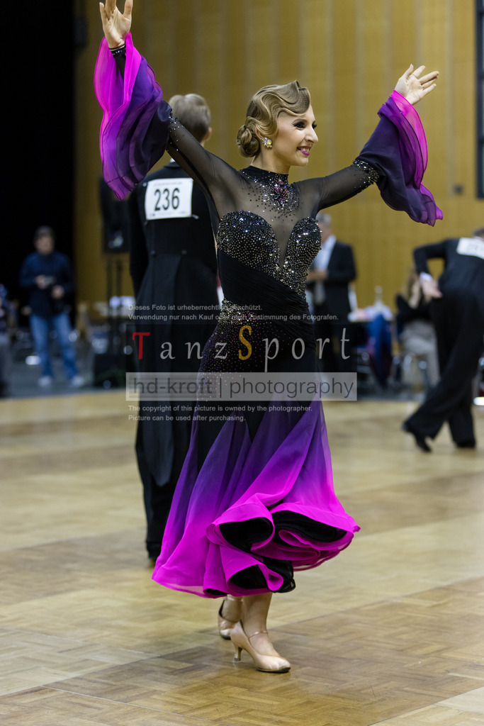 20241102_DC_HGR_Std_08588 | Tanzsportbilder, Standardtanz, Lateintanz, WDSF, DTV, LTVB, dancecomp, goc, hessen tanzt, blaues band der spree, walzer, tango, wiener walzer, slowfox, quickstepp, samba, rumba, cha-cha-cha, paso doble. jive, hd-kroft photography, turniertanzsport