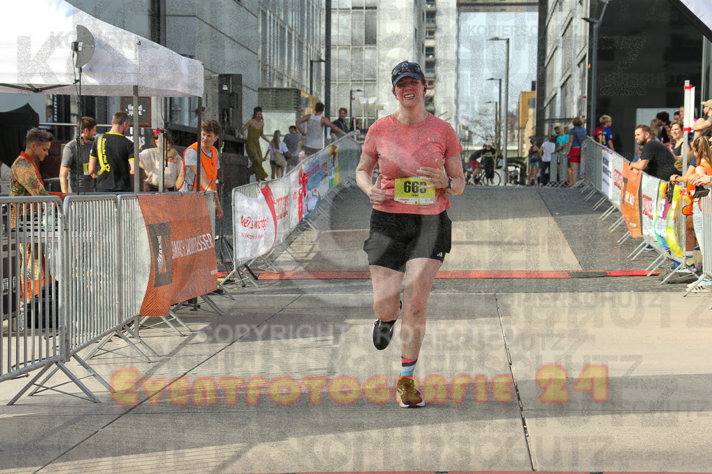 250920_1542_EX1_0494 | Sportfotografie im Rhein-Sieg Kreis, Köln, Bonn, NRW, Rheinland Pfalz, Hessen, etc. Unser Tätigkeitsfeld umfasst den Laufsport vom Volkslauf über den Marathon, Duathlon, Triathon bis zum Ultralauf wie Kölnpfad Ultra oder Schindertrail.
