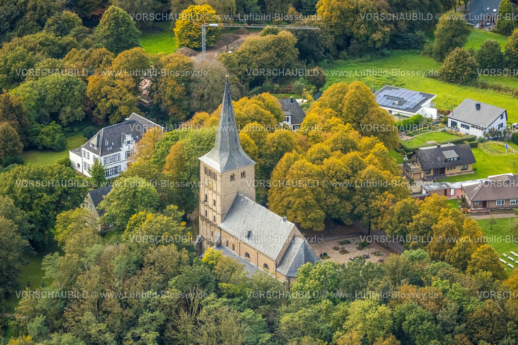Emmerich241010654 | Luftbild, kath. Kirche St. Vitus, herbstlicher Wald und Baumallee, links das Stanislauskolleg Hoch-Elten, Hochelten, Emmerich am Rhein, Niederrhein, Nordrhein-Westfalen, Deutschland