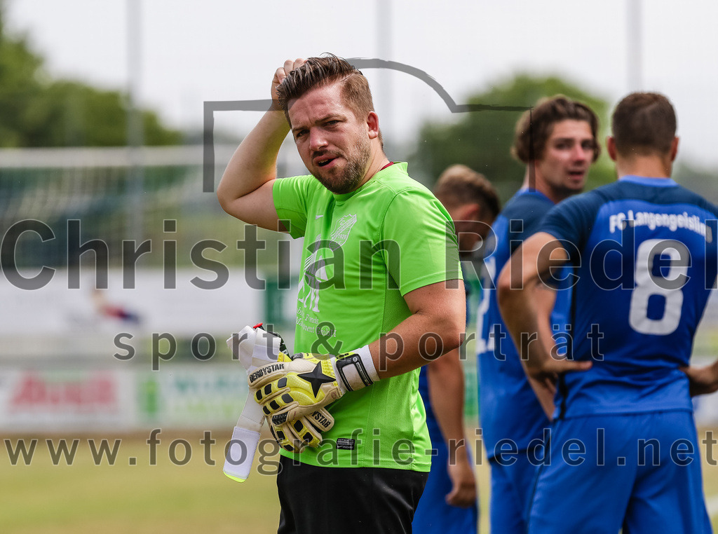 2023-07-08_010_FC_Langengeisling_gegen_TSV_Buchbach | Erding, Deutschland, 08.07.2023:
Fußball, Bezirksliga Oberbayern Ost 2023 / 2024, Testspiel, FC Langengeisling gegen TSV Buchbach, Endergebnis: 0:6

Torwart Christian Brader (FC Langengeisling, #1)

Foto: Christian Riedel / fotografie-riedel.net