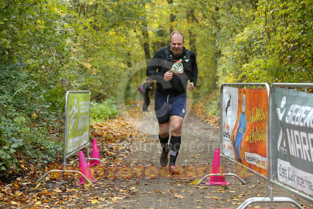 251026_1410_EX1_4145 | Sportfotografie im Rhein-Sieg Kreis, Köln, Bonn, NRW, Rheinland Pfalz, Hessen, etc. Unser Tätigkeitsfeld umfasst den Laufsport vom Volkslauf über den Marathon, Duathlon, Triathon bis zum Ultralauf wie Kölnpfad Ultra oder Schindertrail.