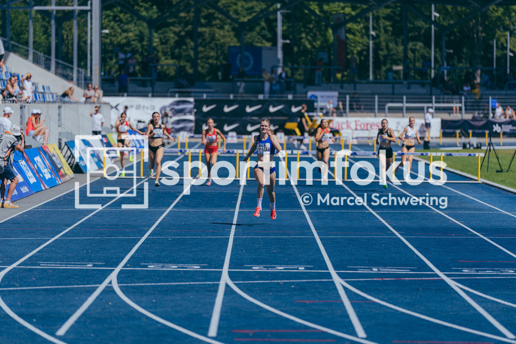 DM U23 U18 Bochum 2026 | Lina Oberschachtsiek (SSF Bonn), Startnummer 960 über 400 Meter Hürden bei den Deutschen Meisterschaften der U18 &amp; U23 2026 im Lohrheidestadion in Bochum-Wattenscheid. - Realisiert mit Pictrs.com