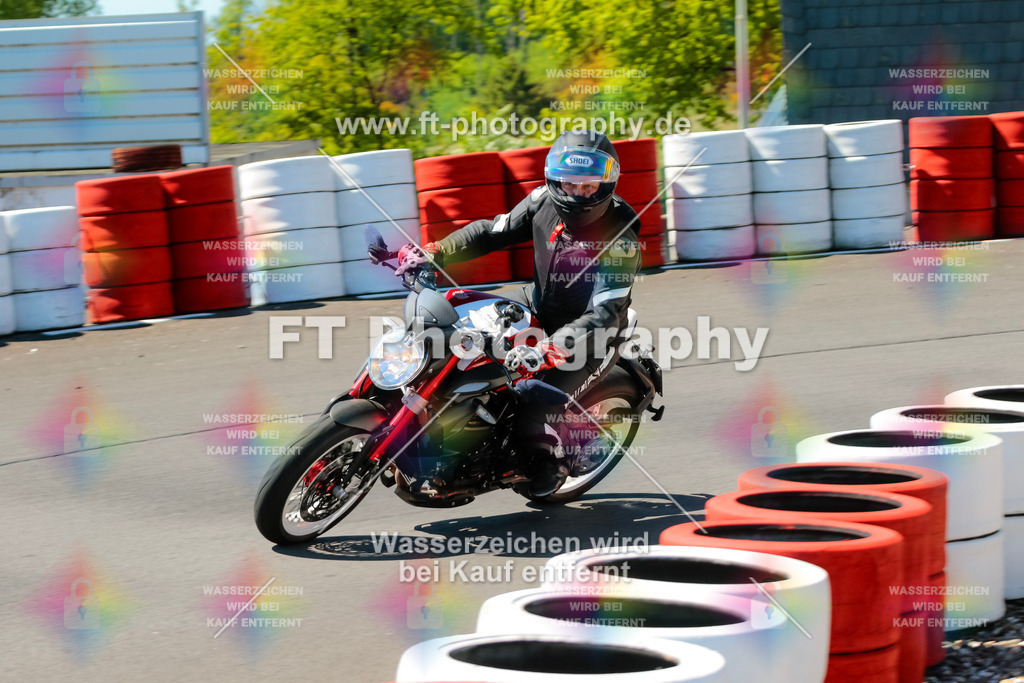 Moto-TeamOBK-22481 | Hier findet Ihr Bilder von Touristenfahrten auf der Nürburgring Nordschleife oder von anderen Veranstaltungen die ich besucht habe. Viel Spass beim Durch Schauen 