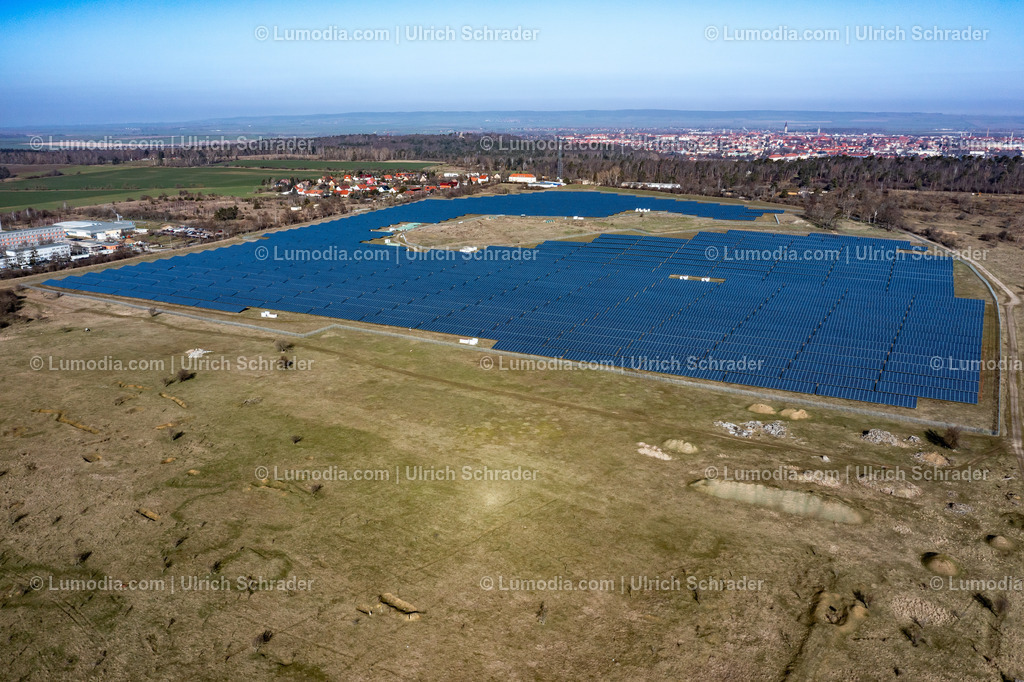 10049-51621 - Solarpark Halberstadt | Stockfoto und Bilderpool mit Bildmaterial aus Deutschland, dem Harz, Halberstadt, Quedlinburg, Wernigerode und weltweit. Qualitativ hochwertige und professionelle Fotos anschauen und kaufen. - Realisiert mit Pictrs.com