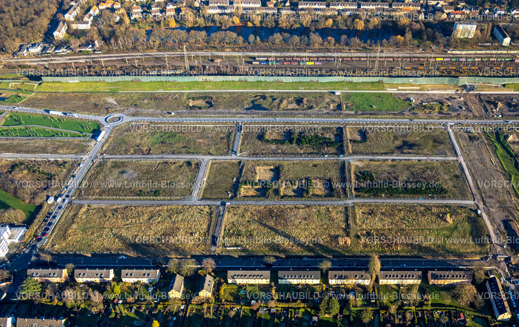 Duisburg241202038 | Luftbild, Baustelle für geplantes Duisburger Wohnquartier am ehemaligen Rangierbahnhof Wedau, an der Sechs-Seen-Platte, Wedau, Duisburg, Ruhrgebiet, Nordrhein-Westfalen, Deutschland