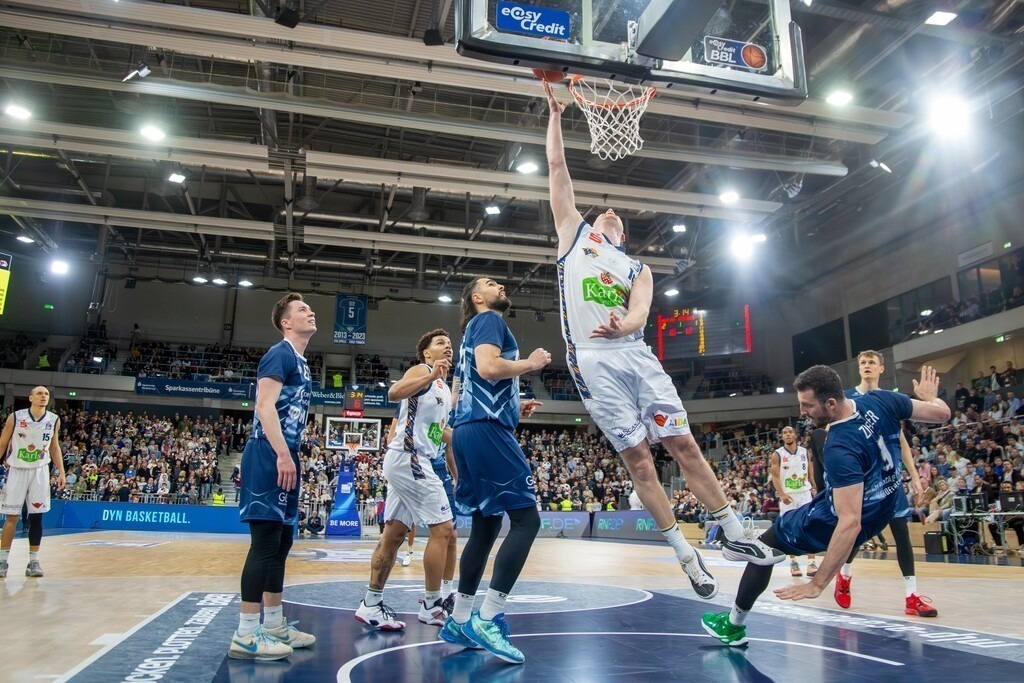 16.03.2024, easy Credit BBL, Basketball Bundesliga, 24. Spieltag): Spielszene MLP Academics Heidelberg gegen Rostock Seawolves (Endstand 88:86). Wurf zum Korb: Till Gloger (18, Rostock Seawolves) | 16.03.2024, easy Credit BBL, Basketball Bundesliga, 24. Spieltag): Spielszene MLP Academics Heidelberg gegen Rostock Seawolves (Endstand 88:86). Wurf zum Korb: Till Gloger (18, Rostock Seawolves) - Realisiert mit Pictrs.com