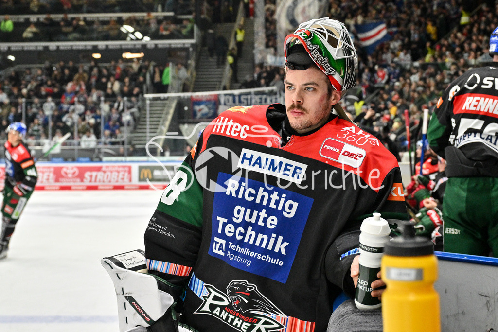 Augsburger Panther - Adler Mannheim | im Bild Strauss MANN (Augsburger Panther #38) im Powebreak / Freisteller / Einzelfoto / DEL: Augsburger Panther - Adler Mannheim, Curt Frenzel Stadion am 16.02.2025