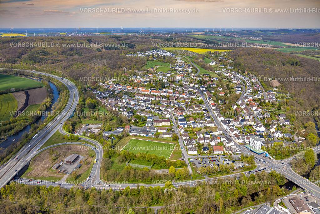 Arnsberg260402890 | Luftbild, Ortsansicht Totenberg Wohngebiet und Autobahn A46, Fußballstadion Ruhr-Möhne-Platz des FC Neheim-Erlenbruch, Neheim, Arnsberg, Sauerland, Nordrhein-Westfalen, Deutschland