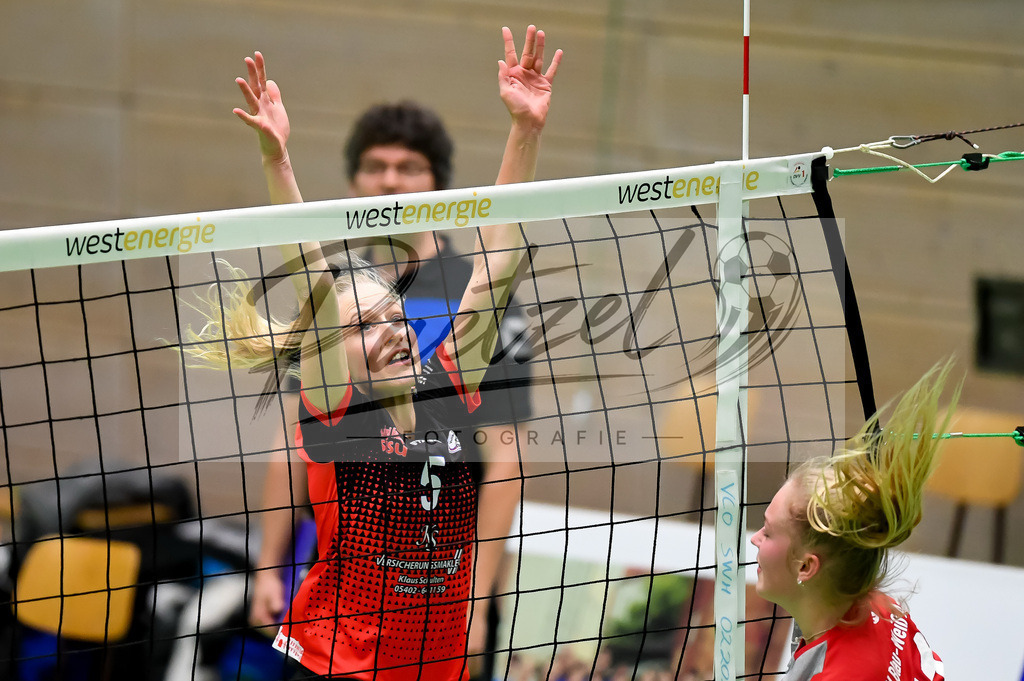 VCOBWA20211106_125 | Volleyball, Frauen:   bei dem Spiel der 3. Liga West zwischen VC Osnabrueck und SV BW Aasee in der Schlosswallhalle am 06.11.2021 in Osnabrueck, Deutschland. - Realisiert mit Pictrs.com