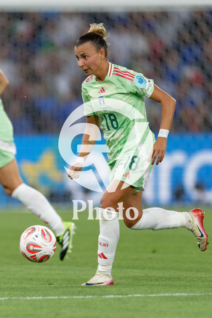 England v Italy - UEFA Women's EURO 2025 Semi-Final | GENEVA, SWITZERLAND - JULY 22:  Arianna Caruso of Italy runs with the ball during the UEFA Women's EURO 2025 Semi-Final match between England and Italy at Stade de Geneve on July 22, 2025 in Geneva, Switzerland. (Photo by Giuseppe Velletri/Sports Press Photo/Getty Images)