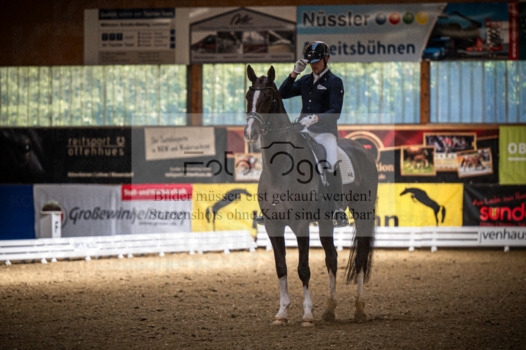 DOS_0005 | Entdecke hochwertige Reitturnierfotos von Foto Oger. Professionell, emotional und authentisch – jetzt Lieblingsmomente im Shop bestellen.Deutschlandweite Turnierfotografie. - Realisiert mit Pictrs.com