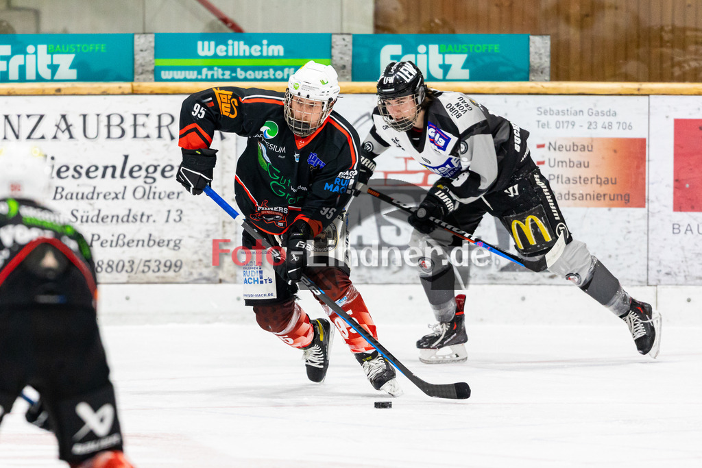 Bayernliga Eishockey, TSV Peißenberg Miners gegen den ESV Buchloe Pirates am 13.11.22 in Peißenberg | Bayernliga Eishockey, TSV Peißenberg Miners gegen den ESV Buchloe Pirates am 13.11.22 in Peißenberg, #95 Moritz Birkner