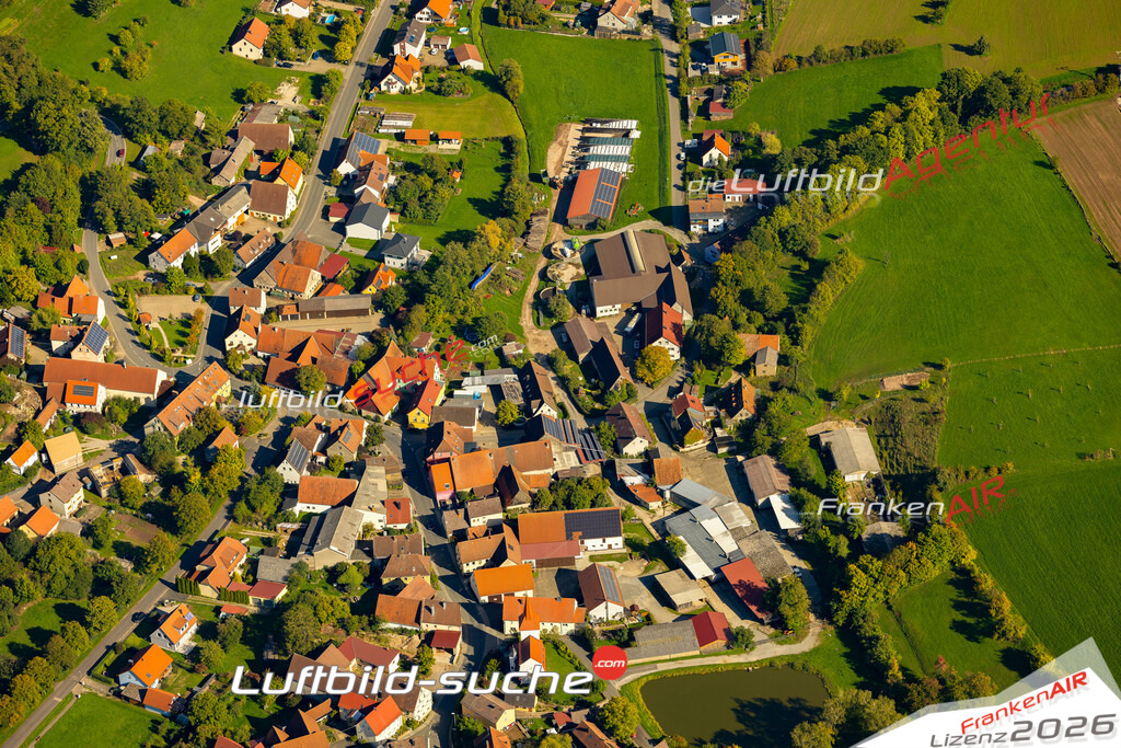 Aktuelles Luftbild von  Markt Taschendorf - Die Luftaufnahme wurde 2022 mittels UL-Flugzeug erstellt ( keine Drohne ) - hochauflösende Kamera-Systeme von  Canon -Beste Qualität - Für grossformatige Ausdrucke geeignet. Die Geschenkidee !