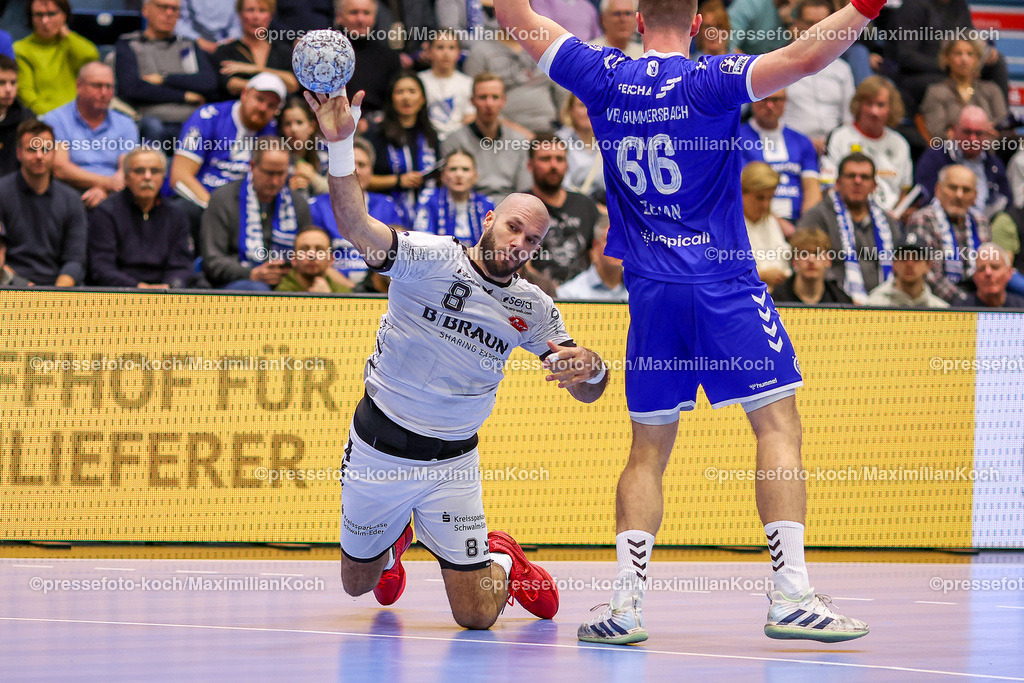 Gum16122401065 | 16.12.2024, Handball, 1. HBL, VfL Gummersbach - MT Melsungen, Schwalbe-Arena: Adrian Sipos (MT Melsungen #8) gegen Stepan Zeman (GUM #66)