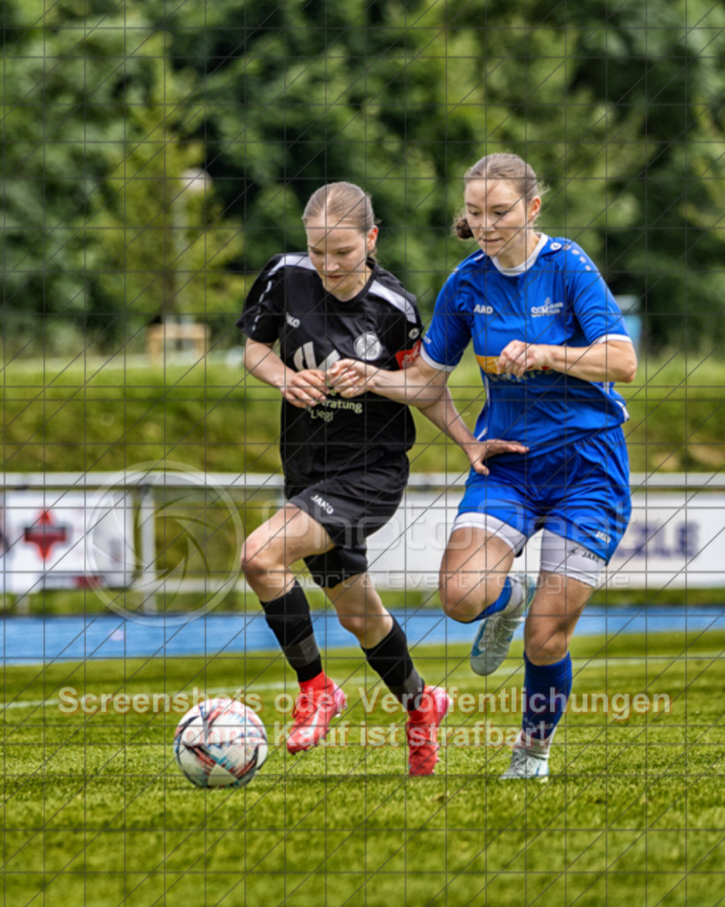 20250529_143159_1121-Bearbeitet | #,  SGM Wendlingen-Ötlingen II (blau) vs. 1.FC Donzdorf II (schwarz), Fussball, Frauen-Bezirkspokal Finale Saison 2024/2025, Rasenplatz VfL Stadion Kirchheim, Jesinger Straße 105, 73230 Kirchheim, 29.05.2025 - 13:00 Uhr,Foto: PhotoPeet-Sportfotografie/Peter Harich
