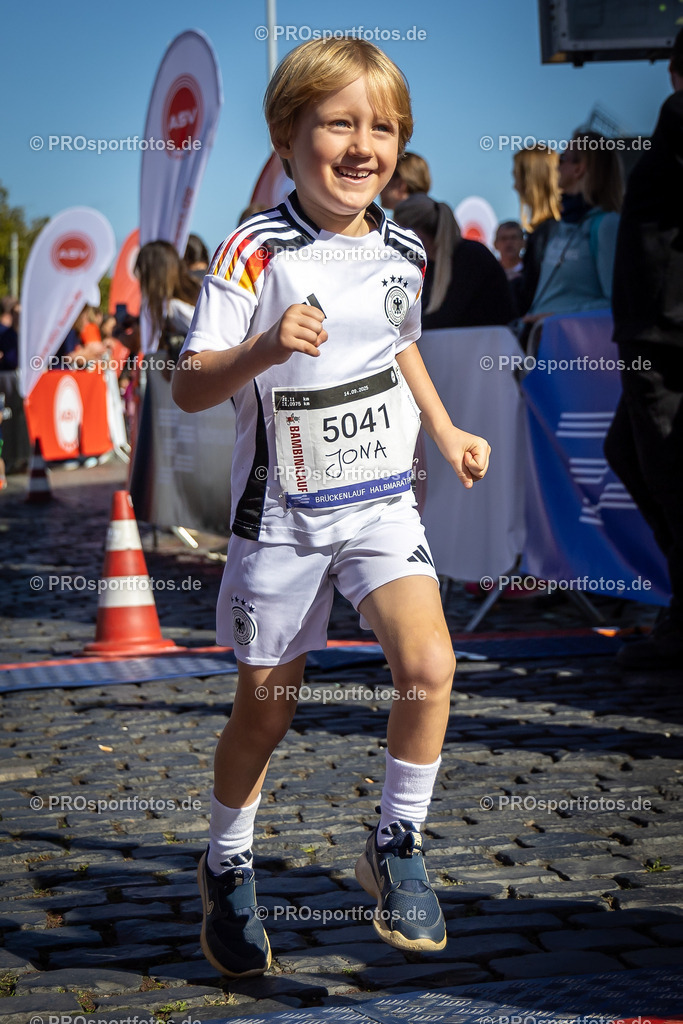 44. Kölner Brückenlauf; Koeln, 14.09.25 | Impressionen vom 44. Kölner Brückenlauf am 14.09.25 am Schokoladenmuseum in Koeln. Foto: BEAUTIFUL SPORTS/Leah Kohring