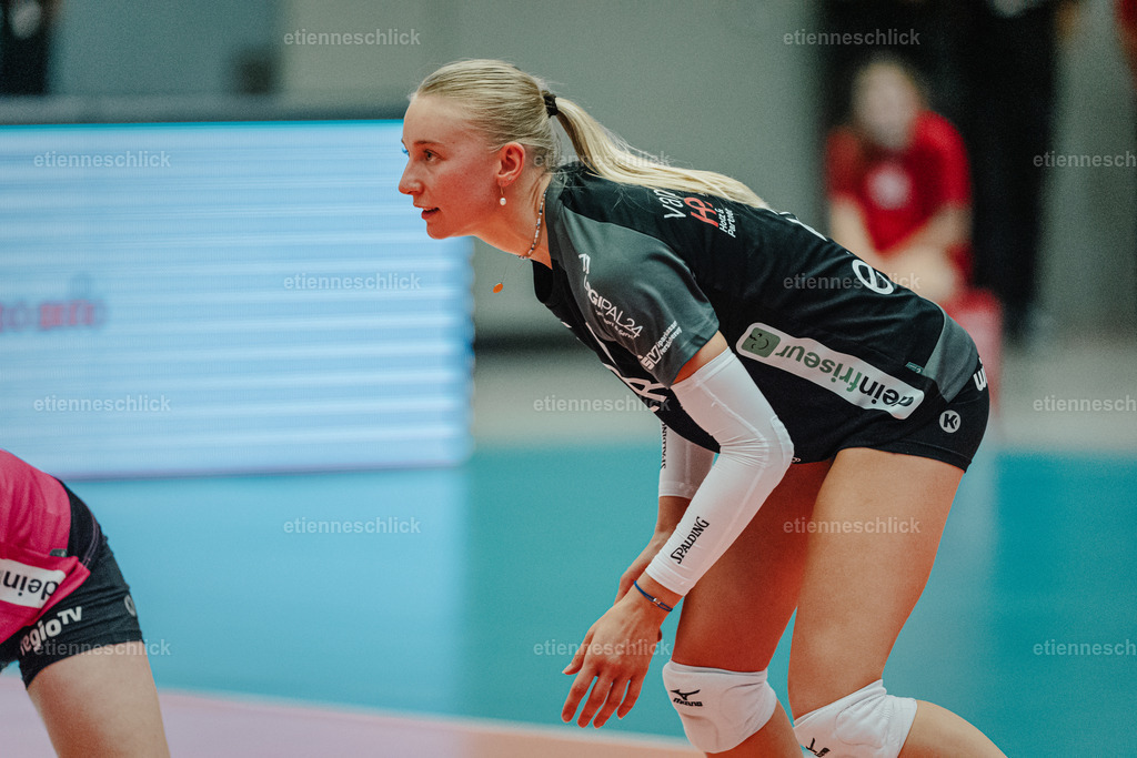 Dresdner SC - Binder Blaubären TSV Flacht, DEKRA 1. Bundesliga Frauen, Volleyball | Im Bild: Franka van der Veer (4, Binder Blaubären TSV Flacht)24.10.2026, Dresdner SC -  Binder Blaubären TSV Flacht, DEKRA 1. Bundesliga Frauen, Volleyball, Deutschland, Dresden, Cyberport Arena