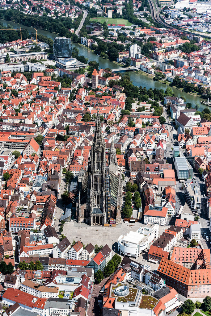 dr__0011358.jpg | ULM 01.08.2017 Stadtansicht des Innenstadtbereiches mit Ulmer Münster in Ulm im Bundesland Baden-Württemberg, Deutschland. // City view of downtown area with Ulmer Muenster in Ulm in the state Baden-Wuerttemberg, Germany. Foto: Daniel Reiter
