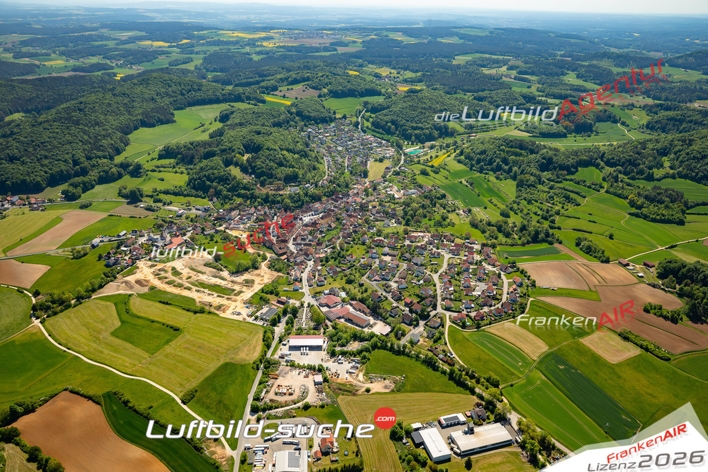 Luftaufnahme von  Königstein - Die Luftaufnahme wurde 2025 vom UL-Flugzeug heraus erstellt ( keine Drohne ) - Hochauflösende Luftaufnahme - für professionelle Ausdrucke geeignet. Die Geschenkidee !Mit Lizenz und Bildrechte bestellbar
