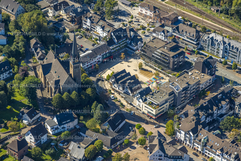 Lennestadt230910039Altenhundem | Luftbild, Marktplatz und St. Agatha Kirche, Altenhundem, Lennestadt, Sauerland, Nordrhein-Westfalen, Deutschland