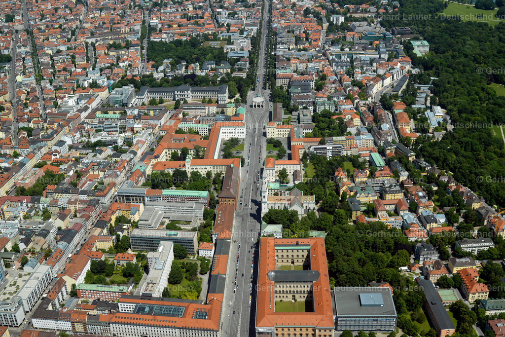 2810283 | Ludwigstraße und Siegestor in München im Bundesland Bayern