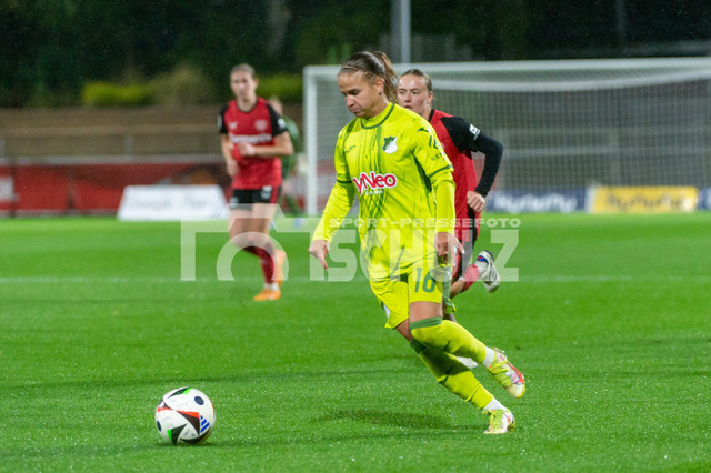 20240927_NSZ_7001 | Dominika Grabowska (TSG Hoffenheim,No.16) in AktionDEU, Leverkusen, 27.09.2024 Fußball, Frauen, Google Pixel Frauen-Bundesliga, Saison 2024/2025, 4. Spieltag, Bayer 04 Leverkusen - TSG HoffenheimDIE DFB-RICHTLINIEN UNTERSAGEN JEGLICHE NUTZUNG VON FOTOS ALS SEQUENZBILDER UND/ODER VIDEOÄHNLICHE FOTOSTRECKEN - Realisiert mit Pictrs.com