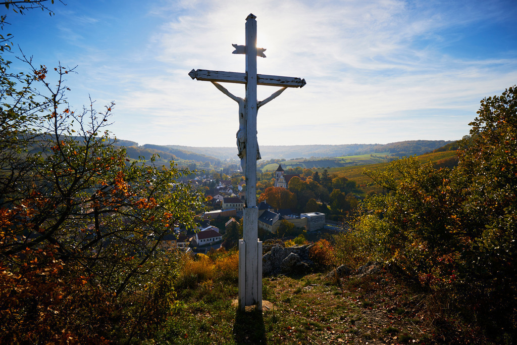 Blick auf Falkenstein | Falkenstein, Austria - October 24, 2015: Blick auf Falkenstein, im Vordergrund ein Kreuz. - Realisiert mit Pictrs.com