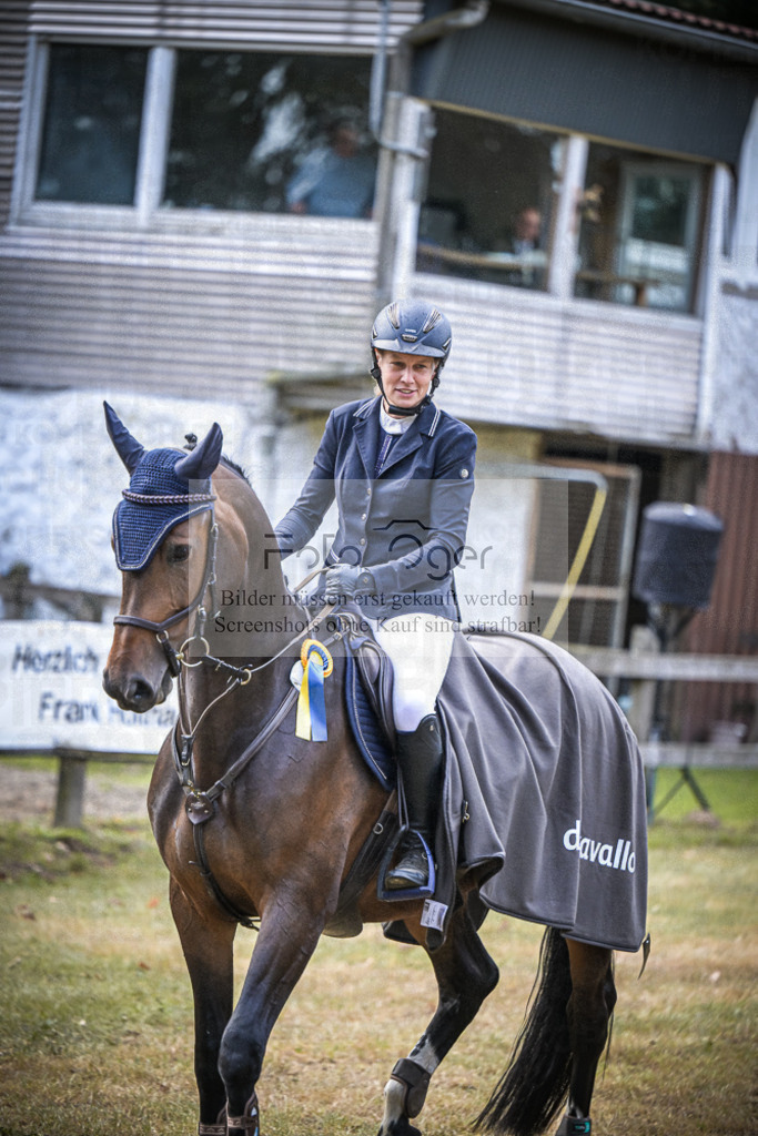 DOS_0031 | Entdecke hochwertige Reitturnierfotos von Foto Oger. Professionell, emotional und authentisch – jetzt Lieblingsmomente im Shop bestellen.Deutschlandweite Turnierfotografie. - Realisiert mit Pictrs.com