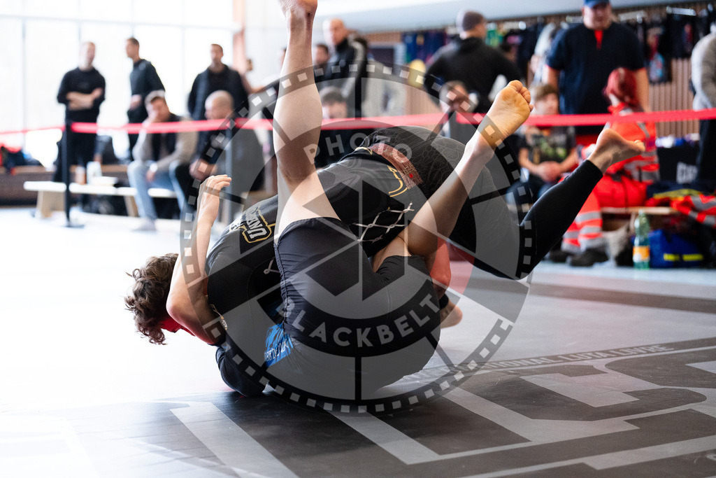 20251129PBB6255 | Fighters compete during the luta livre competition ILLCS XI winter edition on November 29, 2025 in Hannover, Germany.