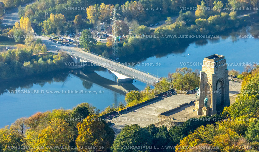 Dortmund221015146Hohensyburg | Luftbild, Hengsteysee, Hohensyburg Kaiser-Wilhelm-Denkmal, Herbstwald, Bikertreff am Seeufer der Ruhrbrücke, Syburg, Dortmund, Ruhrgebiet, Nordrhein-Westfalen, Deutschland